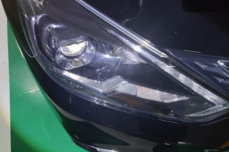 Used Nissan Sylphy 2019 1.6XV CVT Smart Connect Luxury Edition China V Standard Right Front Headlight
