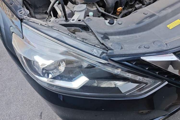 Used Nissan Sylphy 2019 1.6XV CVT Smart Connect Luxury Edition China VI Standard Right Front Headlight