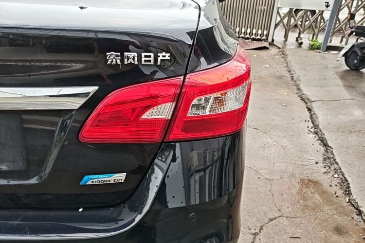 Used Nissan Sylphy 2019 1.6XV CVT Smart Connect Luxury Edition China VI Standard Right Rear Taillight