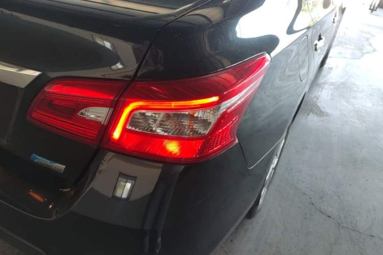 Used Nissan Sylphy 2019 1.6XV CVT Smart Connect Luxury Edition China VI Standard Right Rear Taillight