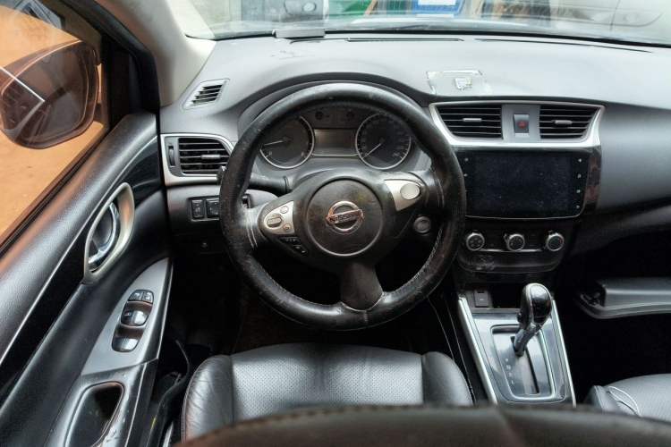 Used Nissan Sylphy 2019 1.6XV CVT Smart Connect Luxury Edition China V Standard Steering Wheel