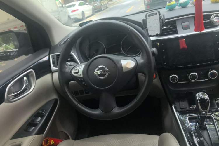 Used Nissan Sylphy 2019 1.6XV CVT Smart Connect Luxury Edition China V Standard Steering Wheel