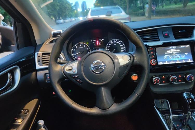 Used Nissan Sylphy 2019 1.6XV CVT Smart Connect Luxury Edition China V Standard Steering Wheel