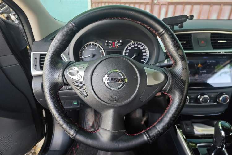 Used Nissan Sylphy 2019 1.6XV CVT Smart Connect Luxury Edition China VI Standard Steering Wheel