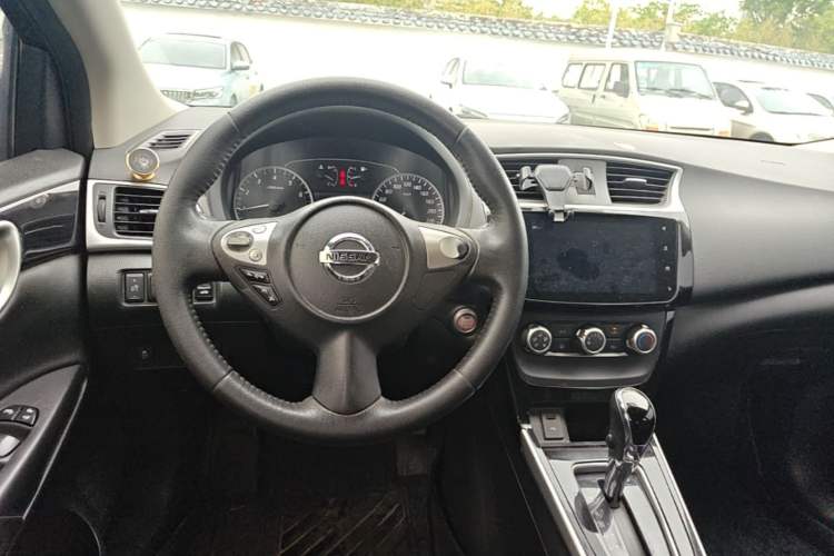 Used Nissan Sylphy 2019 1.6XV CVT Smart Connect Luxury Edition China VI Standard Steering Wheel