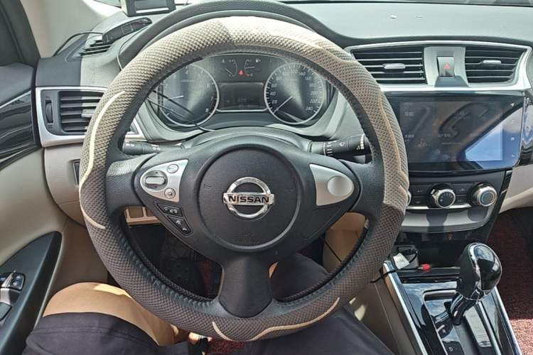 Used Nissan Sylphy 2019 1.6XV CVT Smart Connect Luxury Edition China VI Standard Steering Wheel