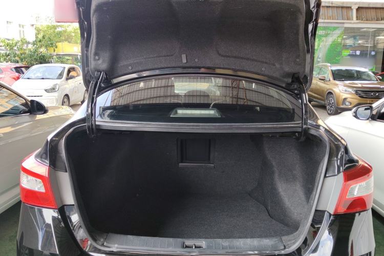 Used Nissan Sylphy 2019 1.6XV CVT Smart Connect Luxury Edition China VI Standard Trunk