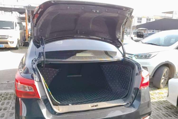 Used Nissan Sylphy 2019 1.6XV CVT Smart Connect Luxury Edition China VI Standard Trunk
