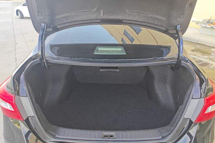 Used Nissan Sylphy 2019 1.6XV CVT Smart Connect Luxury Edition China VI Standard Trunk