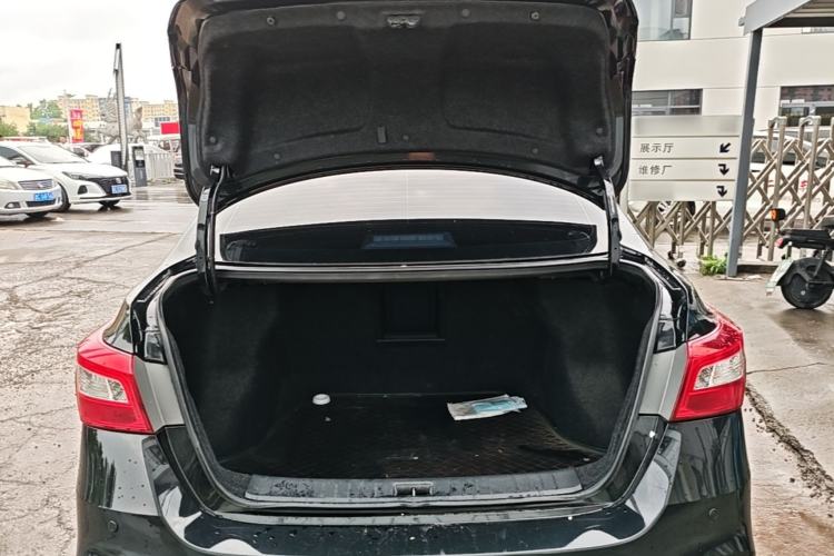 Used Nissan Sylphy 2019 1.6XV CVT Smart Connect Luxury Edition China VI Standard Trunk