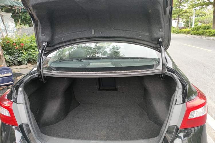 Used Nissan Sylphy 2019 1.6XV CVT Smart Connect Luxury Edition China VI Standard Trunk