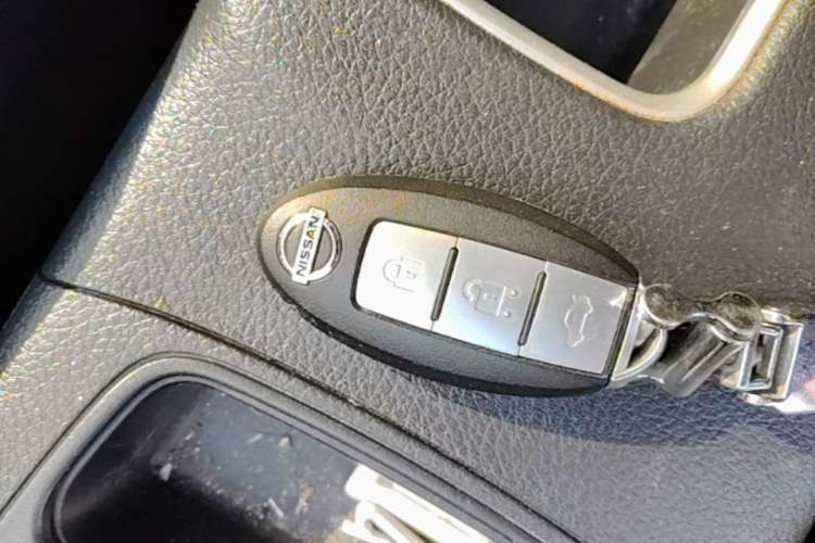 Used Nissan Sylphy 2019 1.6XV CVT Smart Connect Luxury Edition China VI Standard Vehicle Key