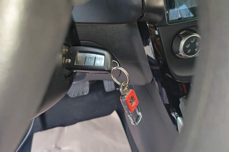 Used Nissan Sylphy 2019 1.6XV CVT Smart Connect Luxury Edition China VI Standard Vehicle Key