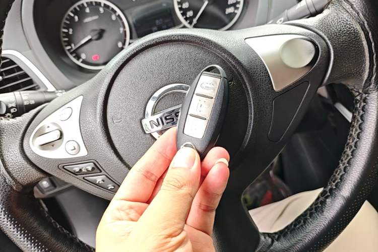 Used Nissan Sylphy 2019 1.6XV CVT Smart Connect Luxury Edition China VI Standard Vehicle Key