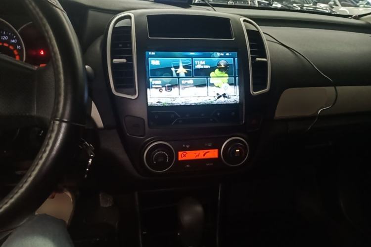 Used Nissan Sylphy 2019 Classic 1.6XE+ CVT SmartConnect Leading Edition Center Console