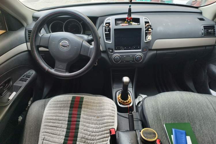 Used Nissan Sylphy 2019 Classic 1.6XE+ Manual SmartConnect Leading Edition Center Console