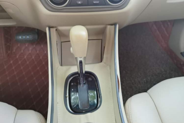 Used Nissan Sylphy 2019 Classic 1.6XE+ CVT SmartConnect Leading Edition Gear Lever