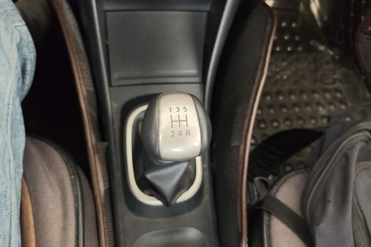 Used Nissan Sylphy 2019 Classic 1.6XE+ Manual SmartConnect Leading Edition Gear Lever