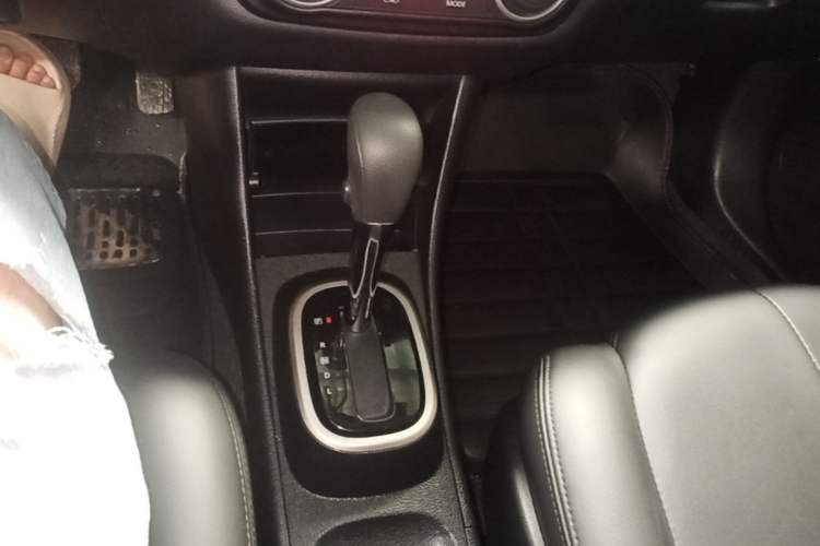 Used Nissan Sylphy 2019 Classic 1.6XE+ CVT SmartConnect Leading Edition Gear Lever