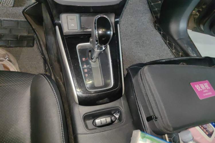 Used Nissan Sylphy 2019 1.6XV CVT Smart Connect Luxury Edition China VI Standard Gear Lever