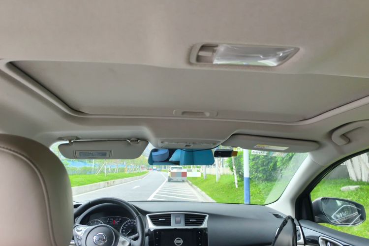 Used Nissan Sylphy 2019 1.6XV CVT Smart Connect Luxury Edition China VI Standard Headliner