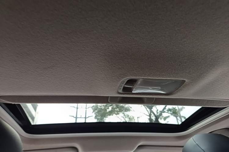 Used Nissan Sylphy 2019 1.6XV CVT Smart Connect Luxury Edition China VI Standard Headliner