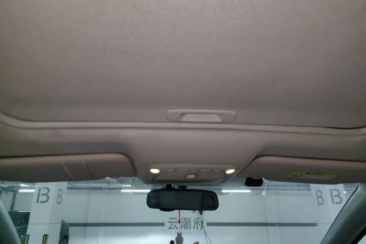 Used Nissan Sylphy 2019 1.6XV CVT Smart Connect Luxury Edition China VI Standard Headliner