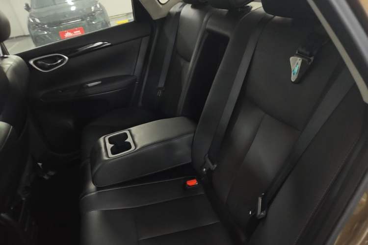 Used Nissan Sylphy 2019 1.6XV CVT Smart Connect Luxury Edition China V Standard Left Rear Seat
