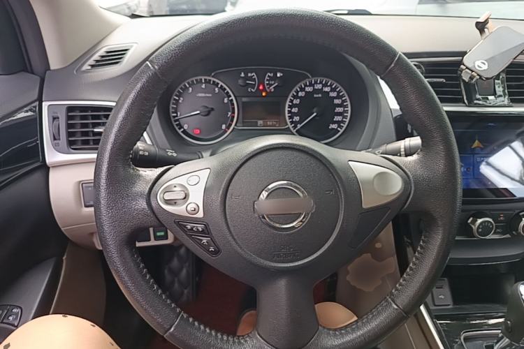 Used Nissan Sylphy 2019 1.6XV CVT Smart Connect Luxury Edition China VI Standard Steering Wheel