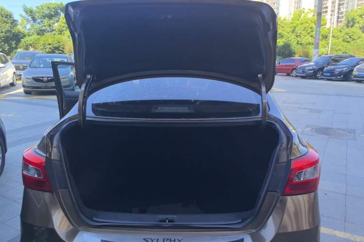 Used Nissan Sylphy 2019 Classic 1.6 XL Manual Luxury Edition Trunk