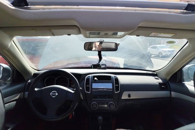 Used Nissan Sylphy 2019 Classic 1.6XE+ CVT SmartConnect Leading Edition Center Console