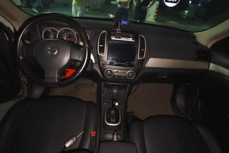 Used Nissan Sylphy 2019 Classic 1.6XE+ CVT SmartConnect Leading Edition Center Console