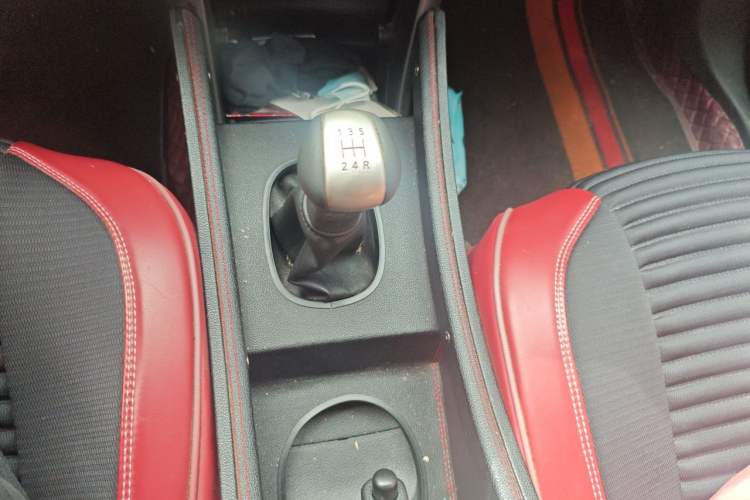 Used Nissan Sylphy 2019 Classic 1.6XE+ Manual SmartConnect Leading Edition Gear Lever