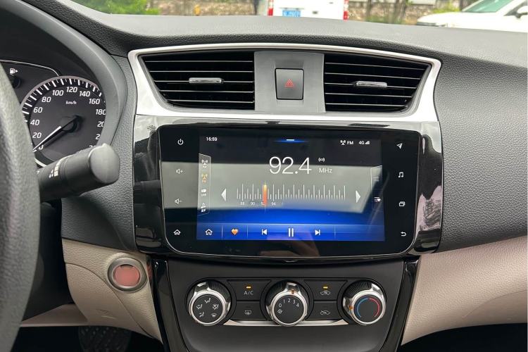 Used Nissan Sylphy 2019 1.6XV CVT Smart Connect Luxury Edition China VI Standard Audio And AC Panel