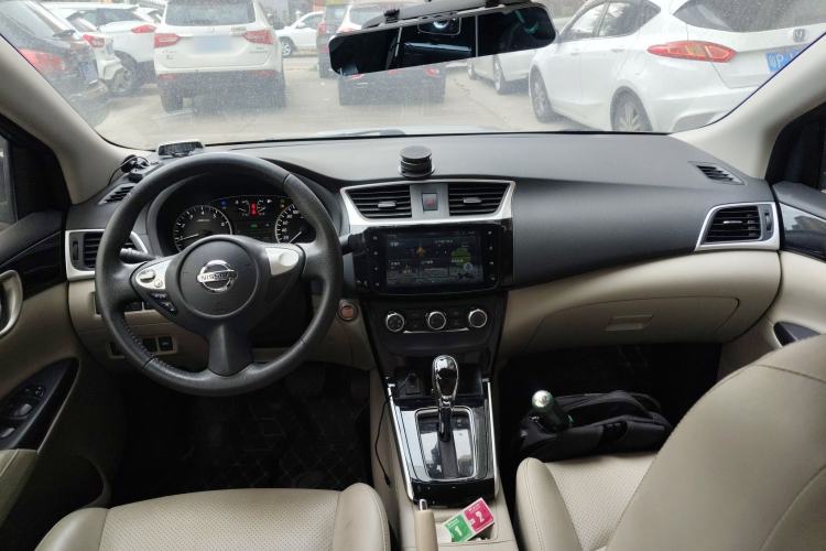 Used Nissan Sylphy 2019 1.6XV CVT Smart Connect Luxury Edition China VI Standard Center Console