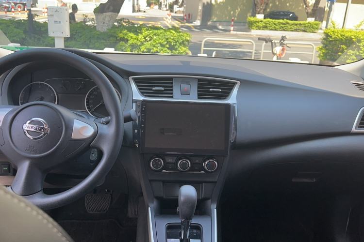 Used Nissan Sylphy 2019 1.6XE CVT Comfort Edition China VI Standard Center Console