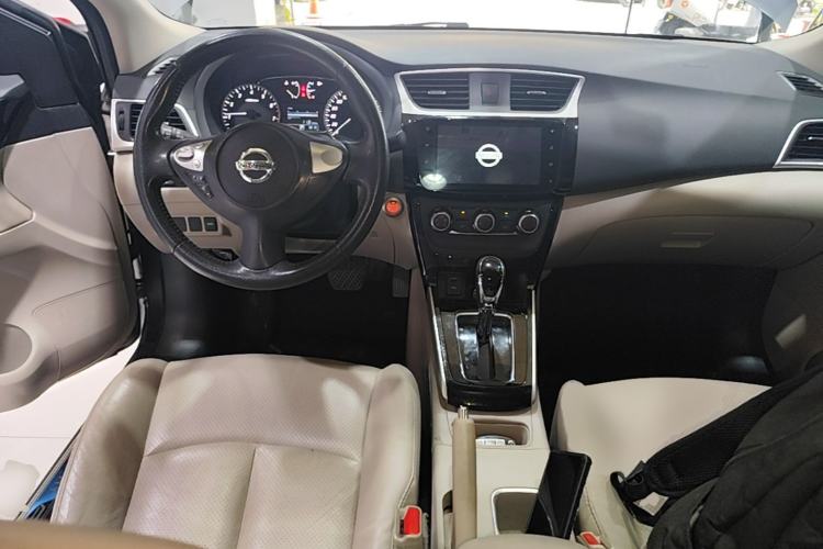 Used Nissan Sylphy 2019 1.6XV CVT Smart Connect Luxury Edition China VI Standard Center Console