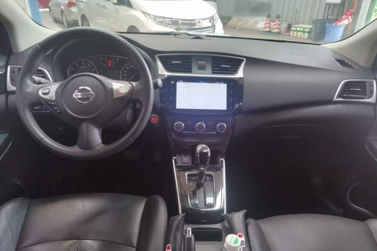 Used Nissan Sylphy 2019 1.6XV CVT Smart Connect Luxury Edition China VI Standard Center Console