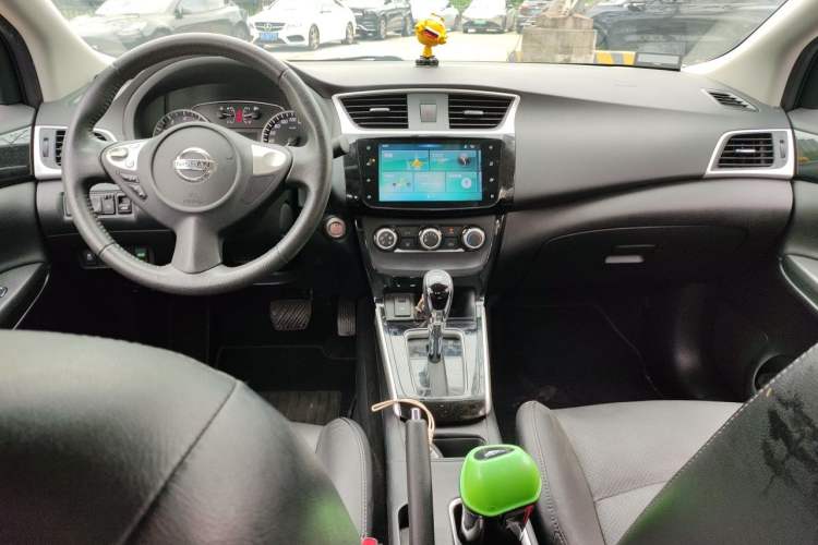 Used Nissan Sylphy 2019 1.6XV CVT Smart Connect Luxury Edition China VI Standard Center Console