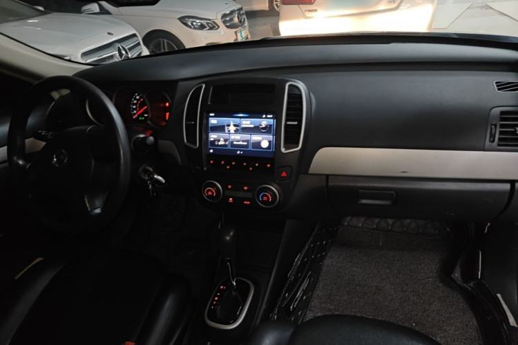 Used Nissan Sylphy 2019 Classic 1.6XE+ CVT SmartConnect Leading Edition Center Console