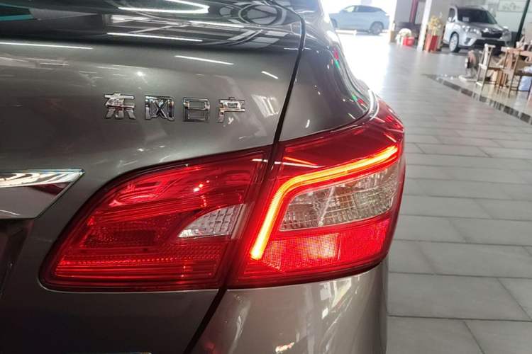 Used Nissan Sylphy 2019 1.6XV CVT Smart Connect Luxury Edition China VI Standard Exterior 1