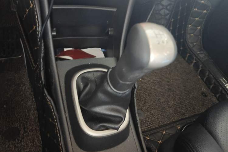 Used Nissan Sylphy 2019 Classic 1.6XE+ Manual SmartConnect Leading Edition Gear Lever