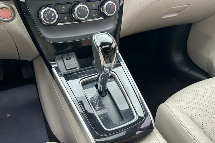 Used Nissan Sylphy 2019 1.6XV CVT Smart Connect Luxury Edition China VI Standard Gear Lever