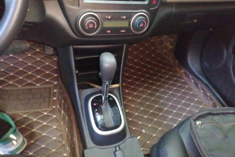 Used Nissan Sylphy 2019 Classic 1.6XE+ CVT SmartConnect Leading Edition Gear Lever