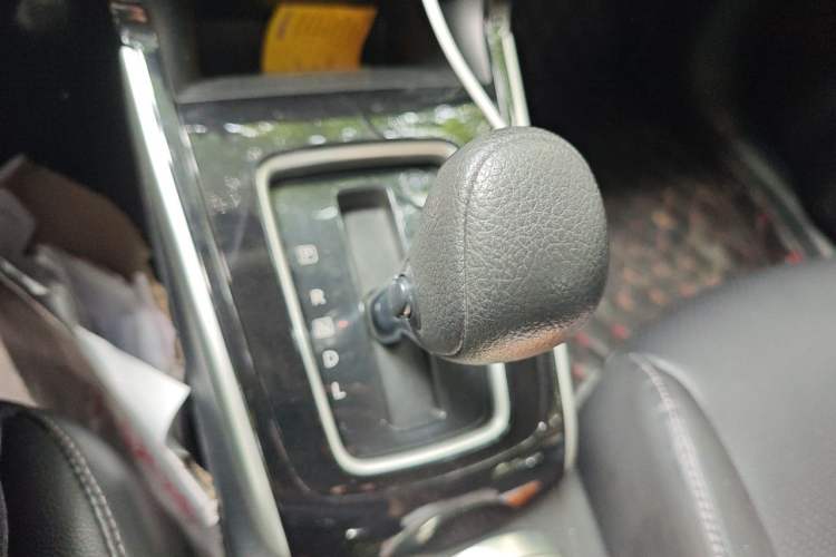 Used Nissan Sylphy 2019 Classic 1.6XL CVT Luxury Edition Gear Lever