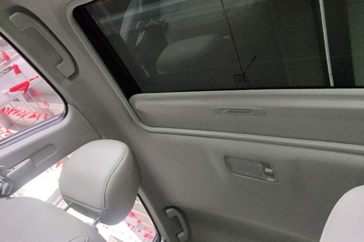 Used Nissan Sylphy 2019 1.6XV CVT Smart Connect Luxury Edition China VI Standard Headliner