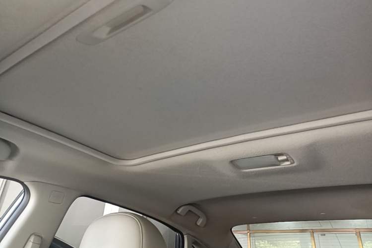 Used Nissan Sylphy 2019 1.6XV CVT Smart Connect Luxury Edition China VI Standard Headliner