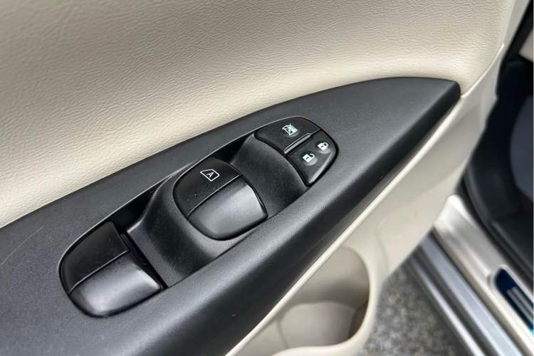 Used Nissan Sylphy 2019 1.6XV CVT Smart Connect Luxury Edition China VI Standard Interior 2