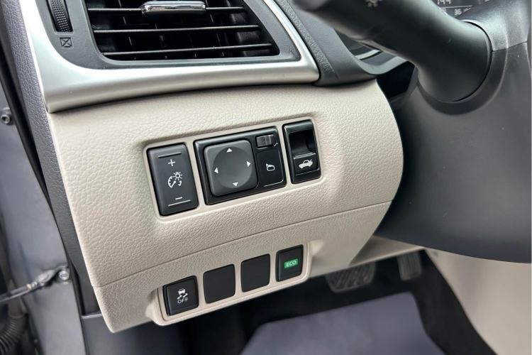 Used Nissan Sylphy 2019 1.6XV CVT Smart Connect Luxury Edition China VI Standard Interior 3