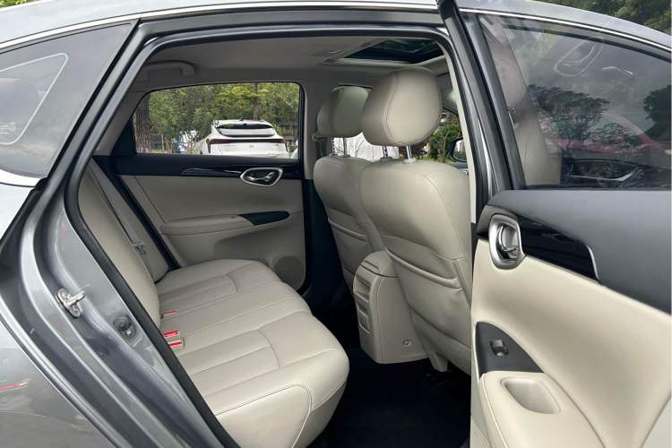 Used Nissan Sylphy 2019 1.6XV CVT Smart Connect Luxury Edition China VI Standard Interior 8
